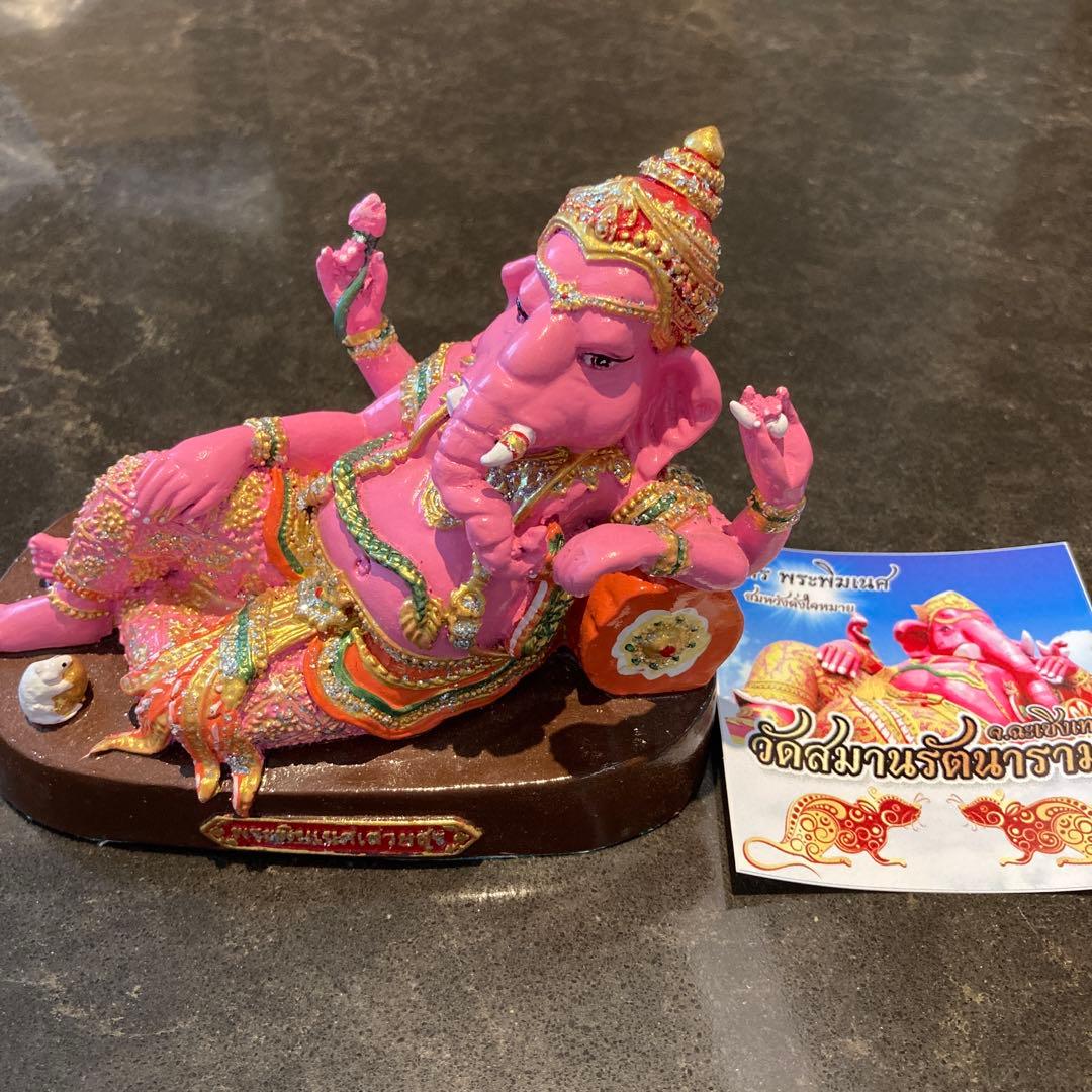 新品未使用】ピンクのガネーシャ タイ 置物 ＆スティッカー！ - メルカリ
