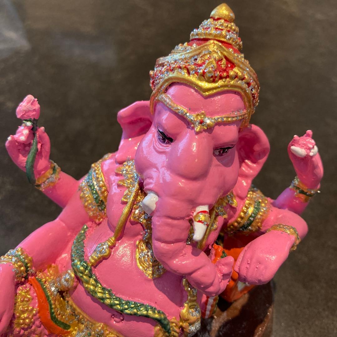 新品未使用】ピンクのガネーシャ タイ 置物 ＆スティッカー！ - メルカリ