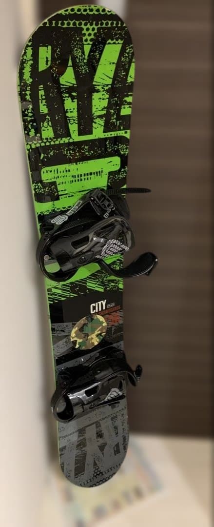 RYZ CITY スノーボード グリーン/ブラック　板 RYZ CITY スノーボード グリーン/ブラック 板 - メルカリ