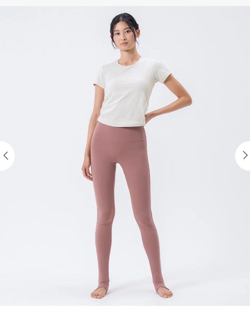 SUKALAくすみピンクトレンカとカップ付きサイドギャザーTee Lサイズ SUKALA】カップ付きTシャツ＆レギンスセットアップ(Sサイズ アイボリー