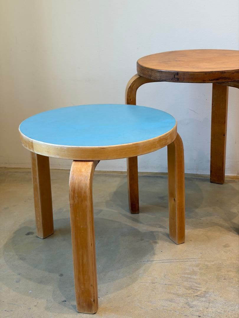希少・low】Artek スツール60 ローバージョン ブルーリノリウム - メルカリ
