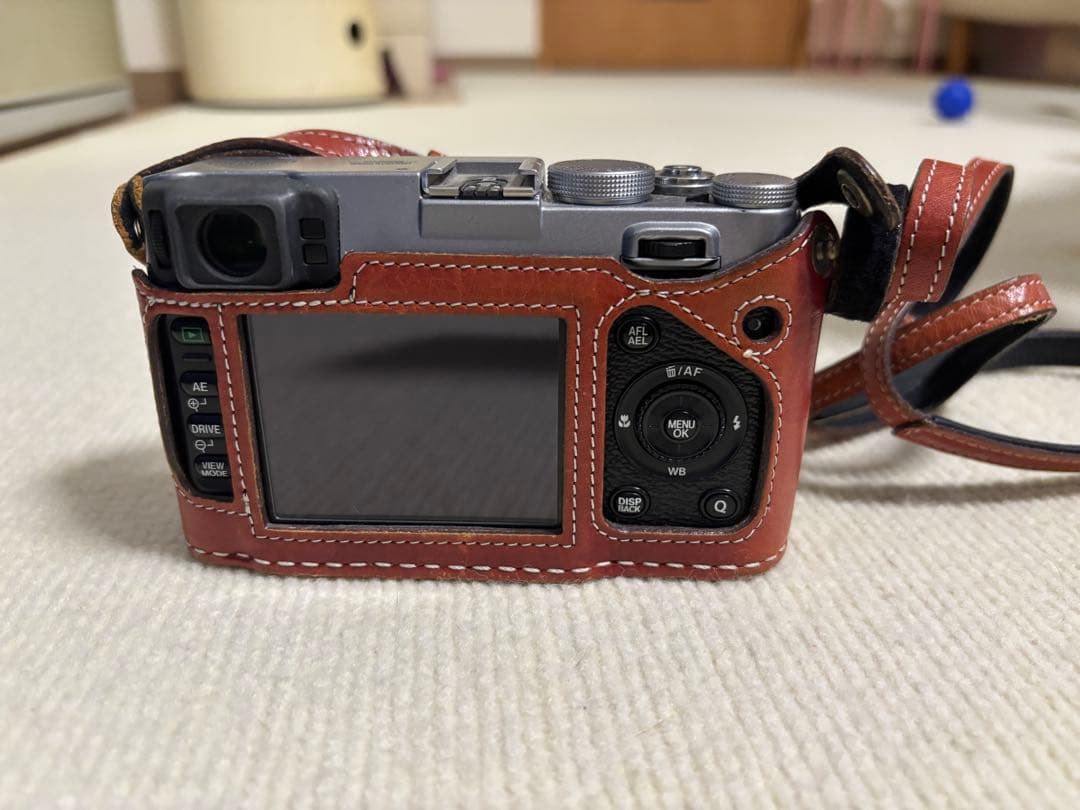 値下げ相談可・良品・革ケース付】FUJIFILM X100Sデジタルカメラ