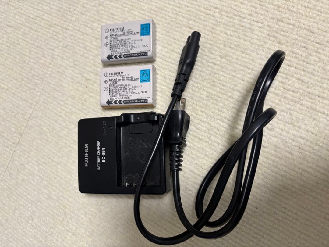 値下げ相談可・良品・革ケース付】FUJIFILM X100Sデジタルカメラ