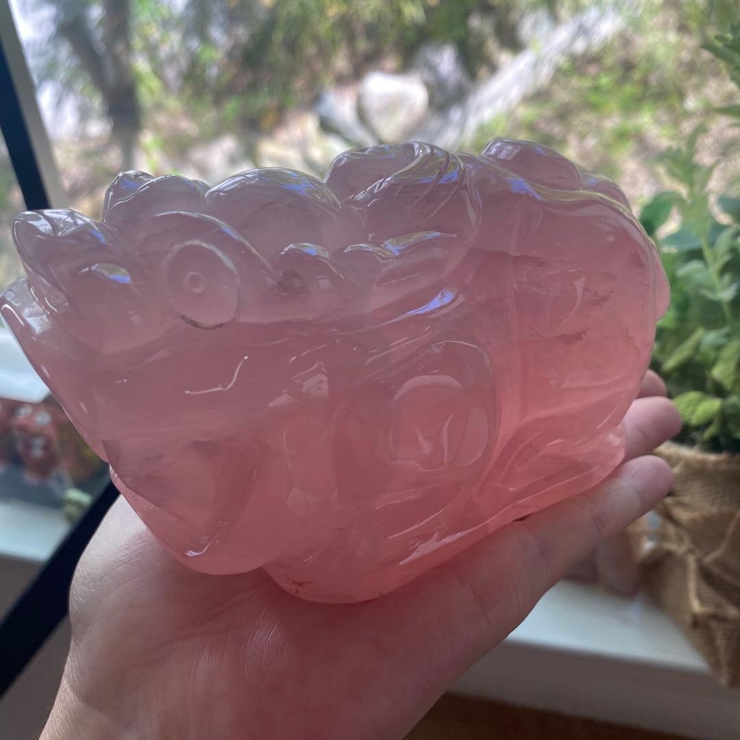 ローズクォーツ　BIG貔貅　淡いピンク品質良♡1キロ超 ローズクォーツ ヒキュウ 貔貅 手彫り 天然石 ピンク紐 ネックレス