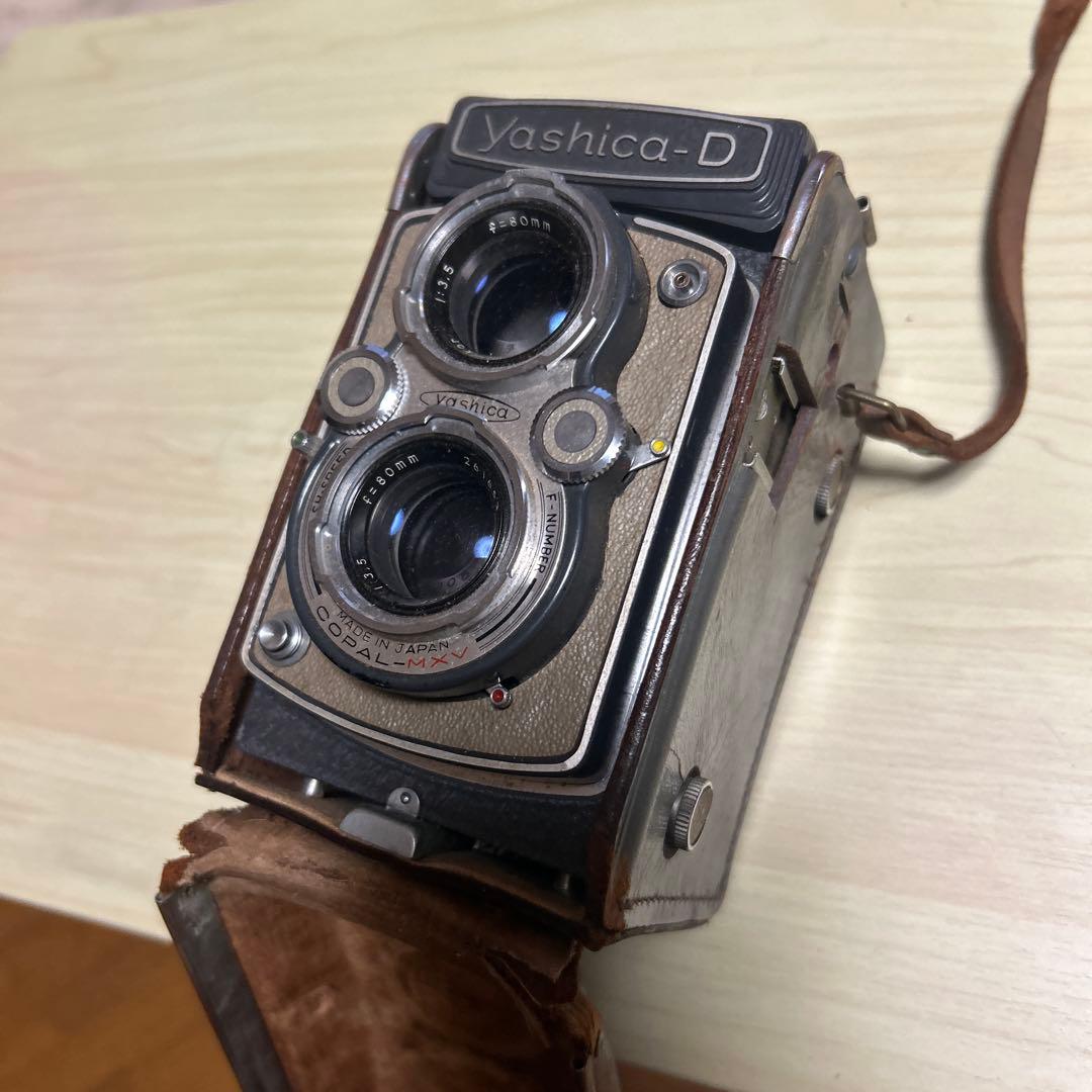 Yashica-D 二眼レフカメラ ストラップ付き Yashica-D 二眼レフカメラ ストラップ付き Yashica-D 二眼レフカメラ