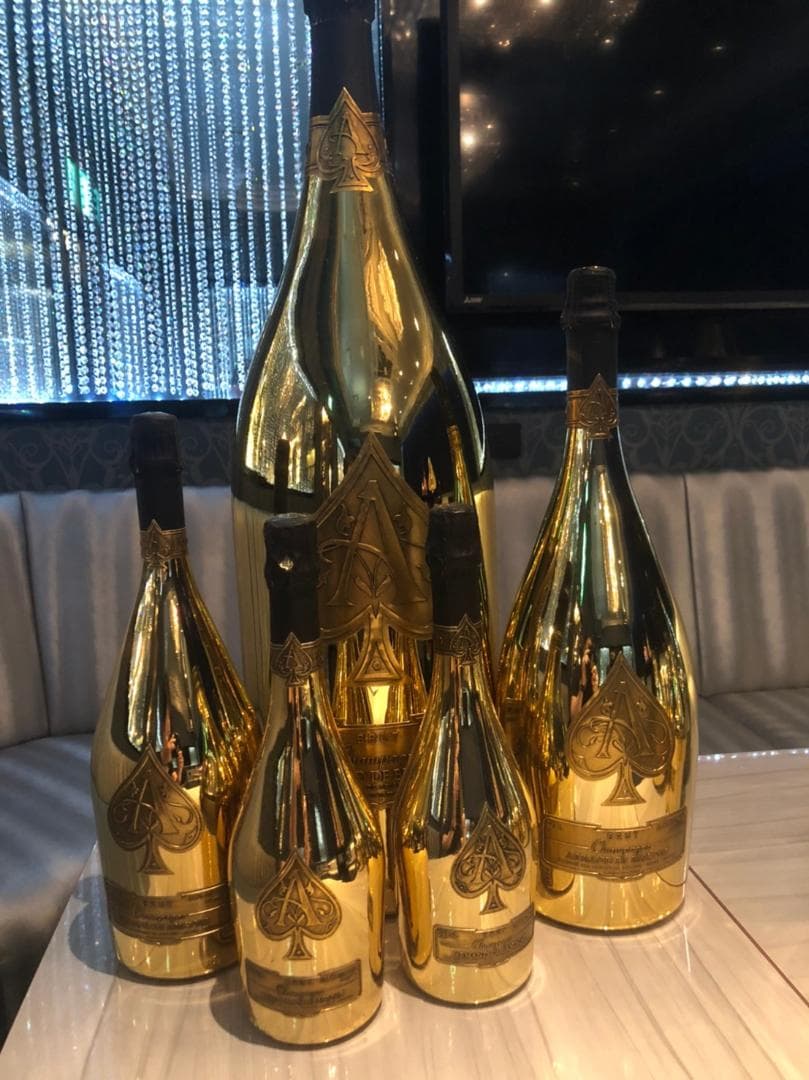 アルマンドゴールドダミーボトル 1,5L（非売品） - メルカリ