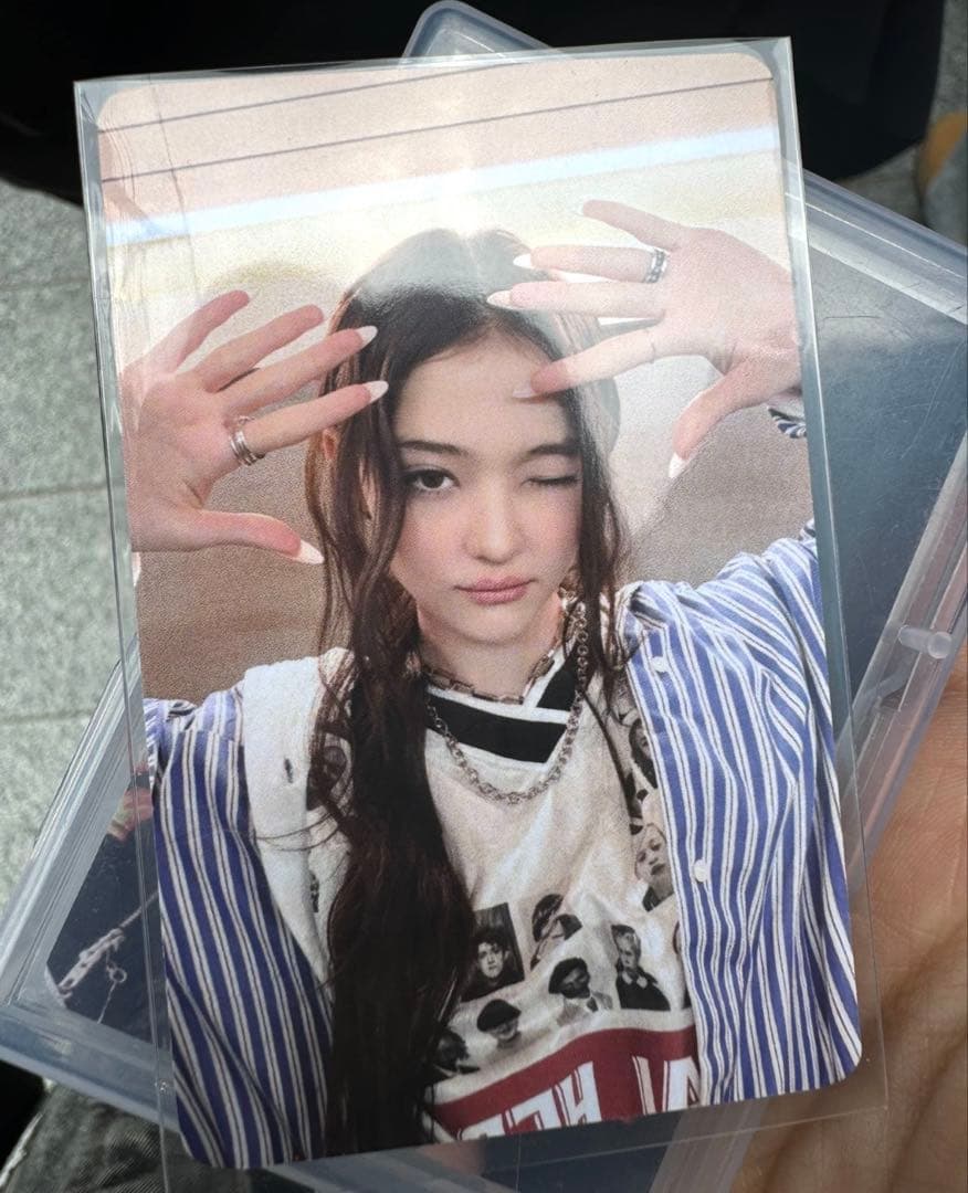 MEOVV エラ Hands up サノク 事前収録 限定 トレカ 2 - メルカリ