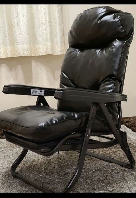 リクライニングアームチェア 黒 Amazon.co.jp: ビータ(Vita) リクライニングアームチェア オットマン