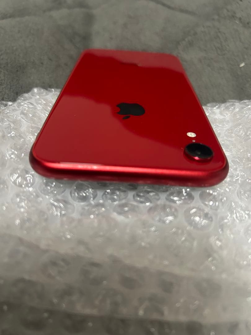 Apple iPhone XR (赤) 64GB 美品 バッテリー82% - メルカリ