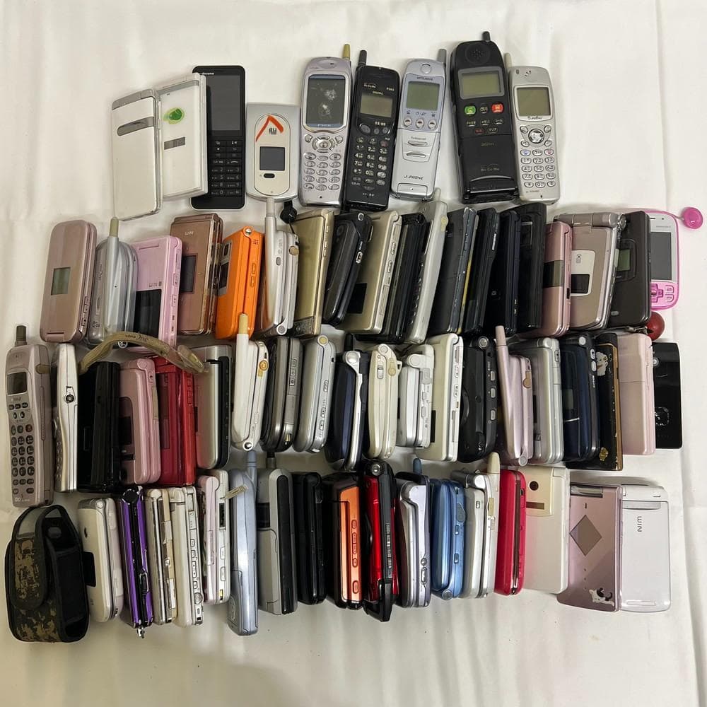 個◆ガラケー約65台まとめ売り ジャンク 携帯 部品取り 約8㎏ 01006 個◇ガラケー約65台まとめ売り ジャンク 携帯 部品取り 約8㎏ 01006