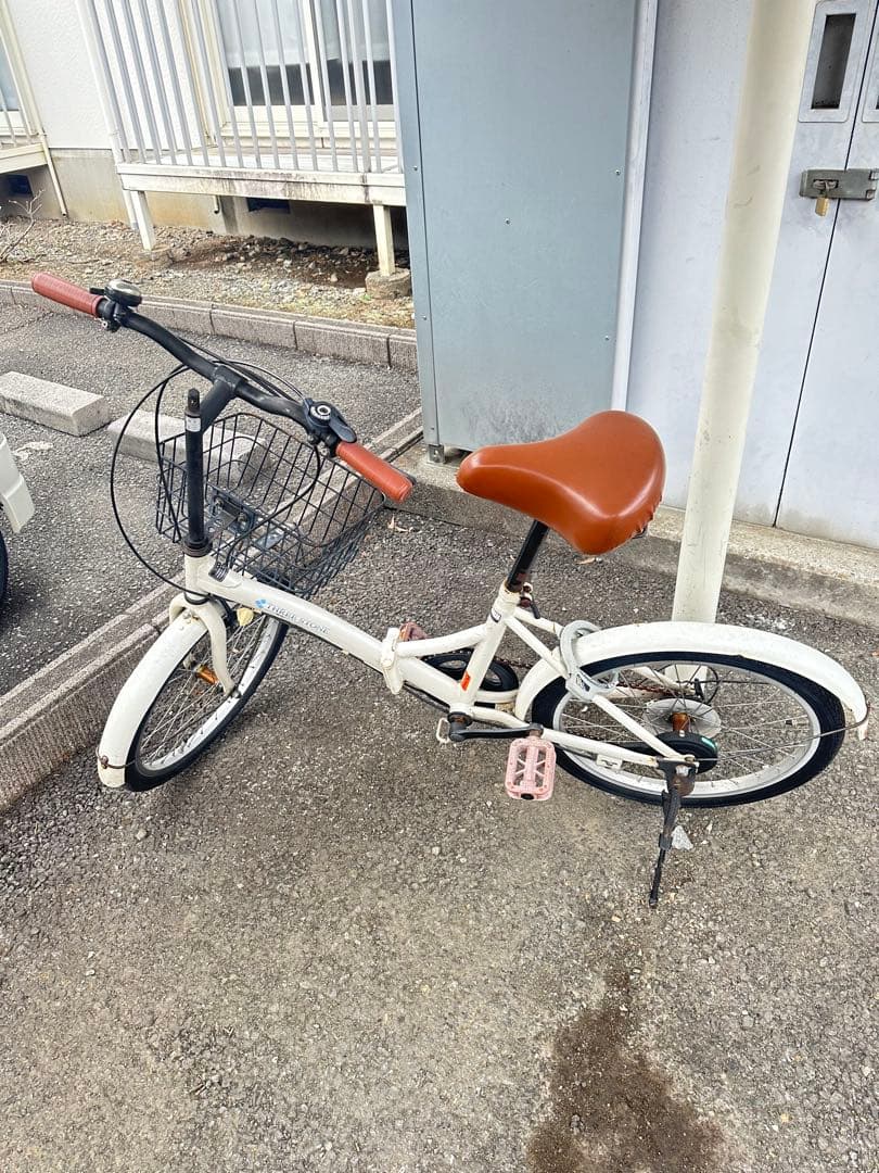 折りたたみ自転車 ホワイト (折りたたみですが、錆びついて折りたため