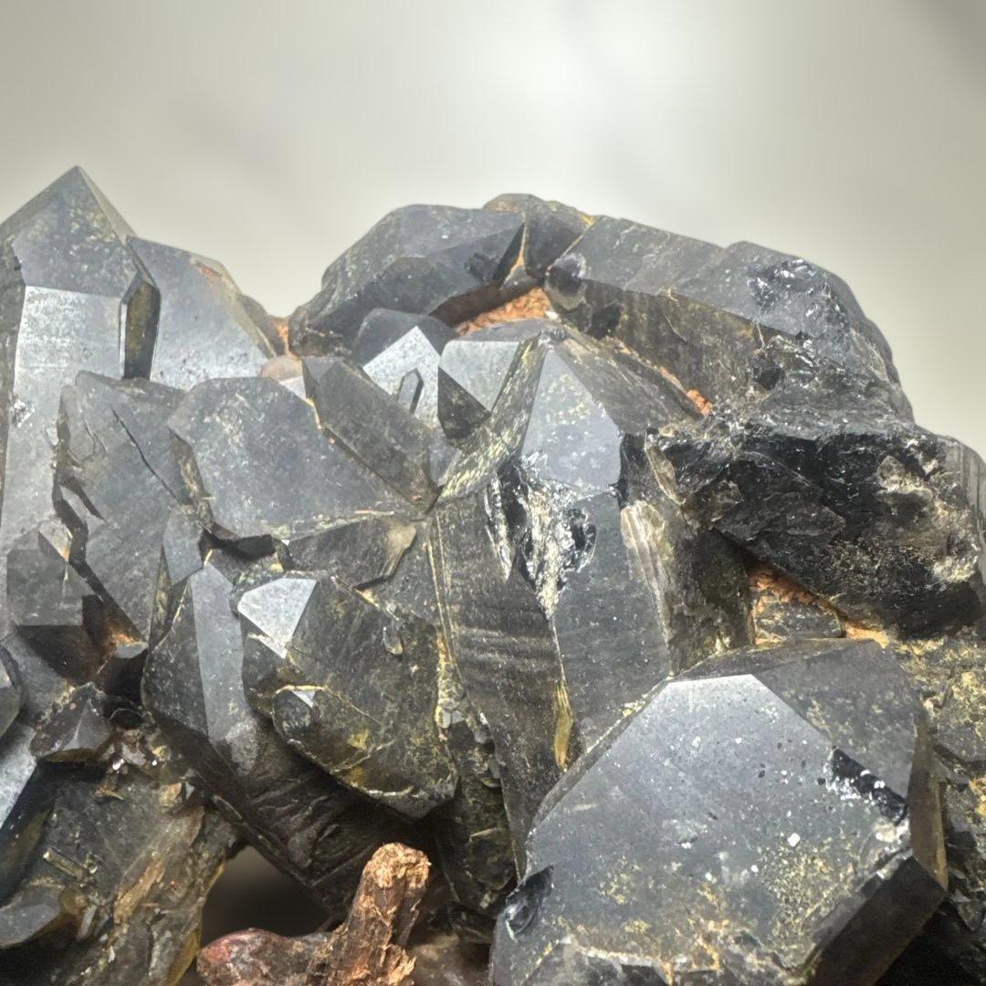 高品質】山東省産 モリオン 原石 クラスター 台座付 書斎整理品 - メルカリ