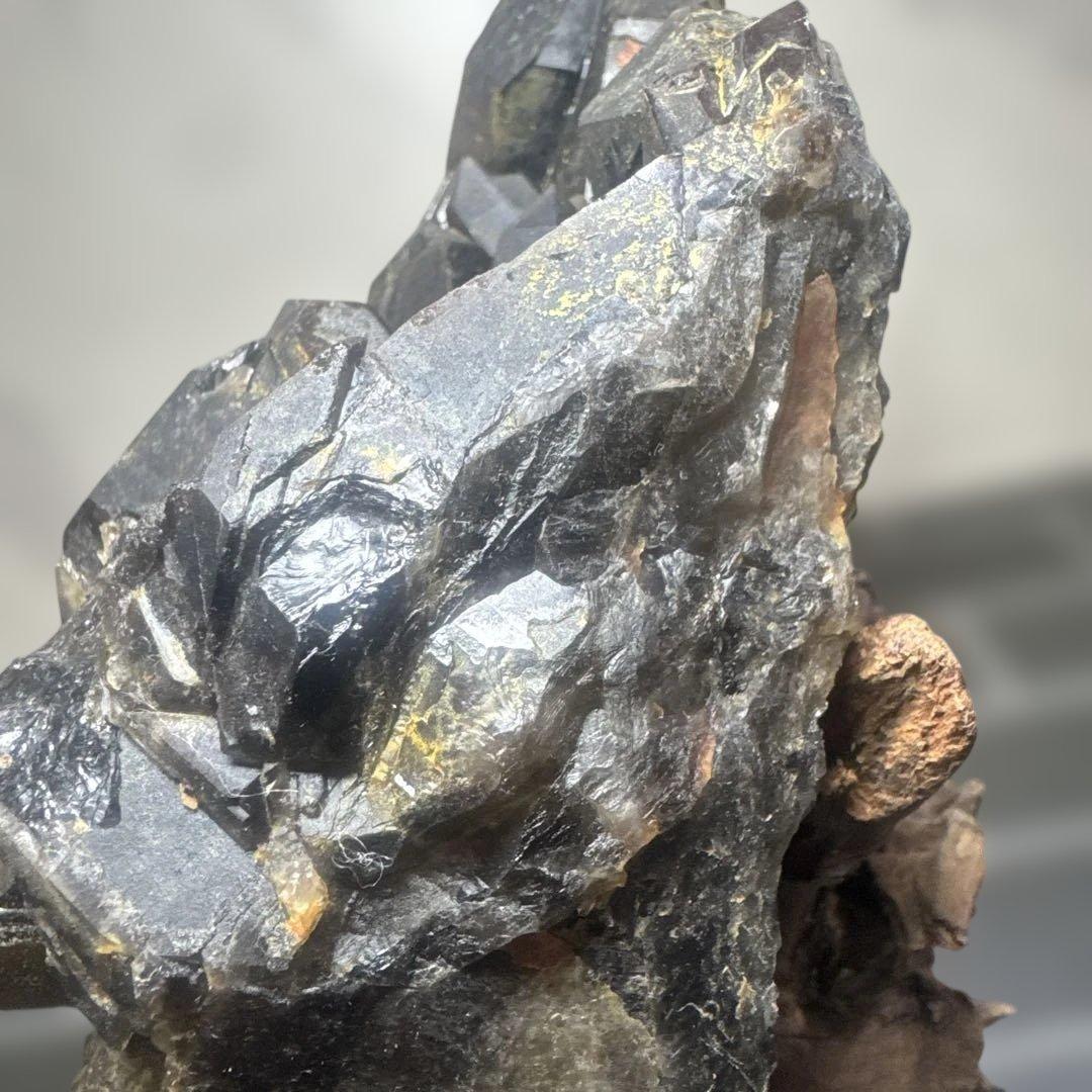 高品質】山東省産 モリオン 原石 クラスター 台座付 書斎整理品 - メルカリ