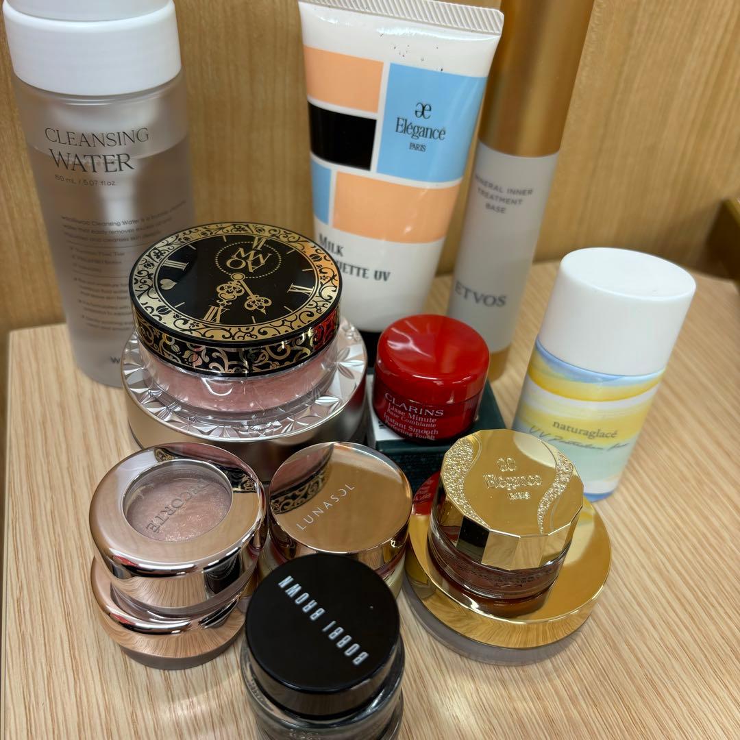 コスメ大量おまとめ！デパコス香水グロスなど多め