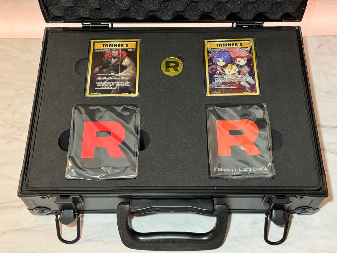 20周年記念ロケット団スペシャルケース ポケモンカード - メルカリ