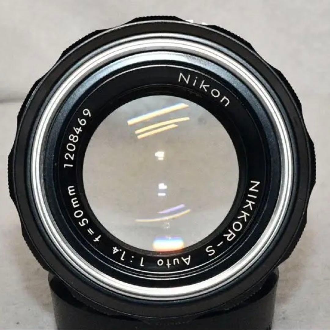 《動作品》 Nikon FE +標準レンズ付きフィルムカメラ