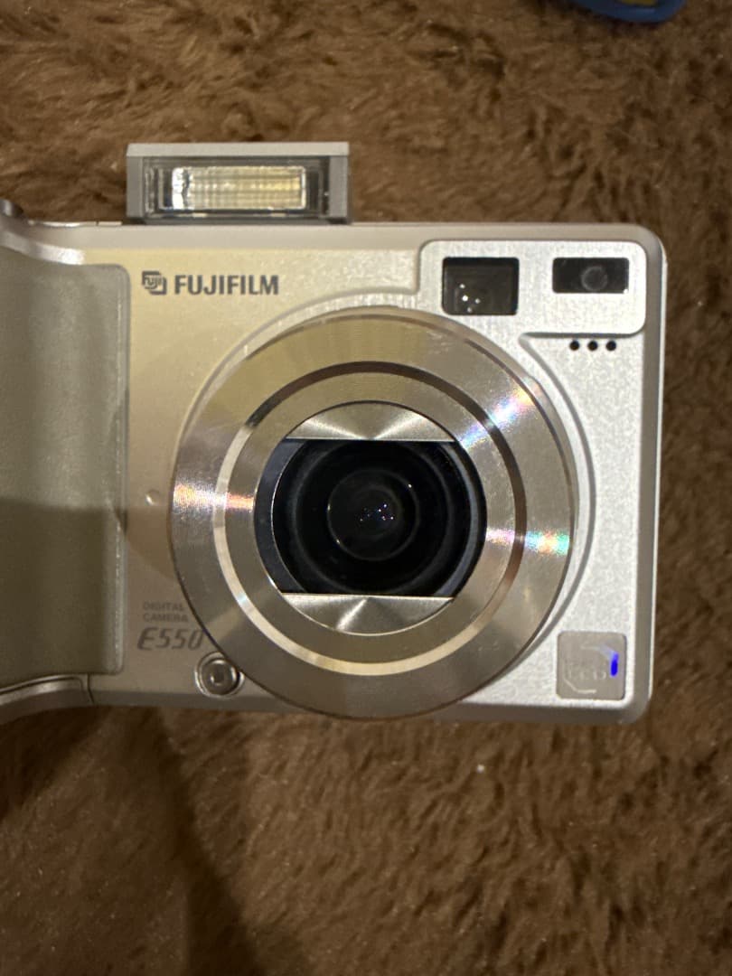 希少品】FUJIFILM FinePix E550 単3電池駆動 - メルカリ