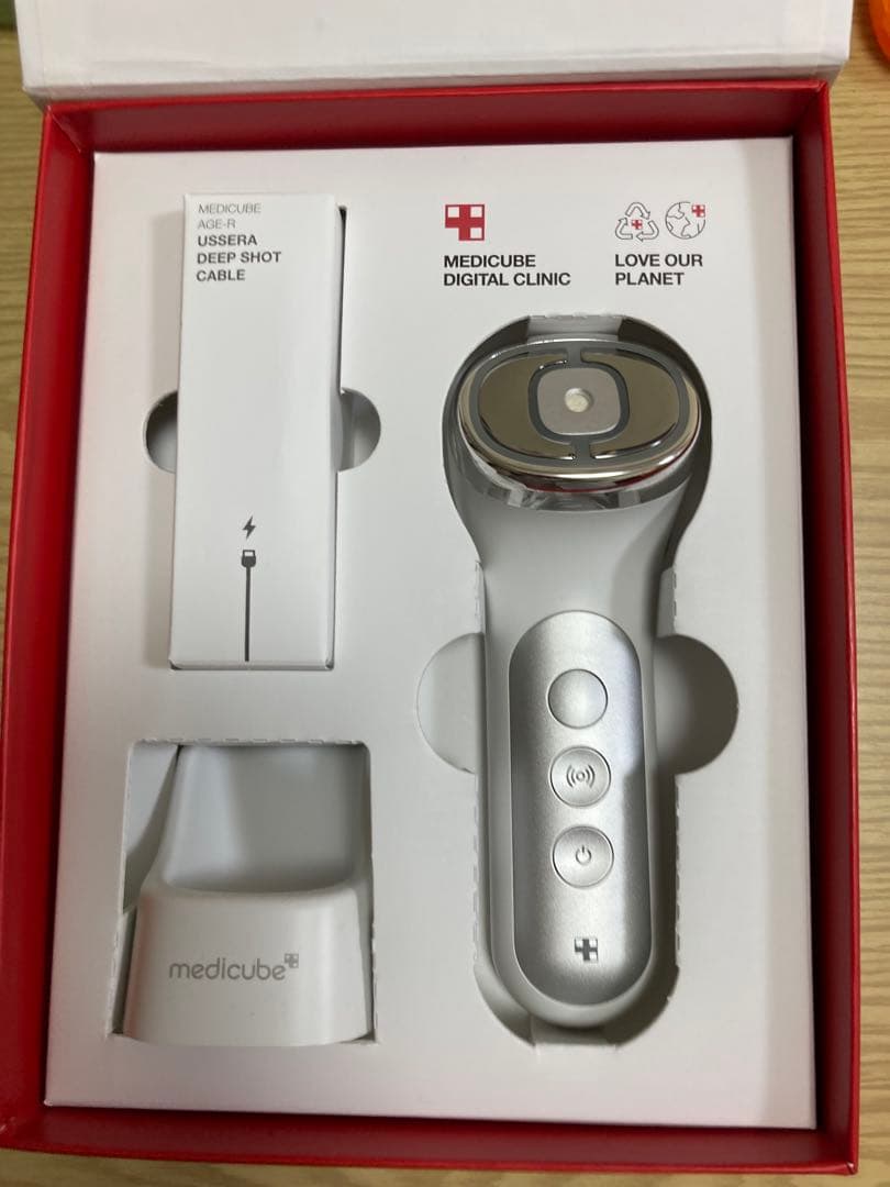 AGE-R デーマEMSショット 美顔器セット MEDICUBEの美顔器・マッサージ エージーアール他、3商品を使った口コミ