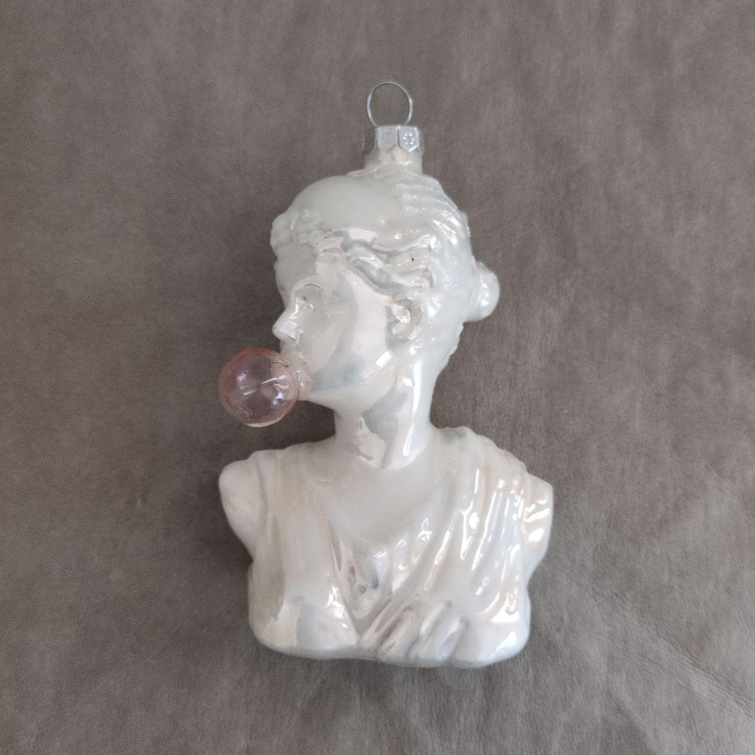 アスティエ オーナメント ARTEMIS BLOWING A BUBBLE Aphrodite Large Classical Bust Bubble Gum Ornament – Cranky Cakes