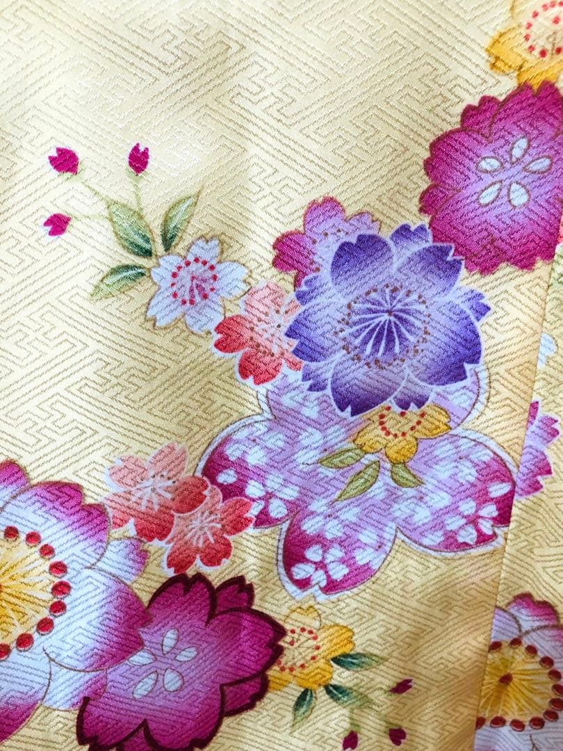 七五三七歳未使用着物‼️薄イエロー系⭐︎桜舞い散る金彩煌びやか