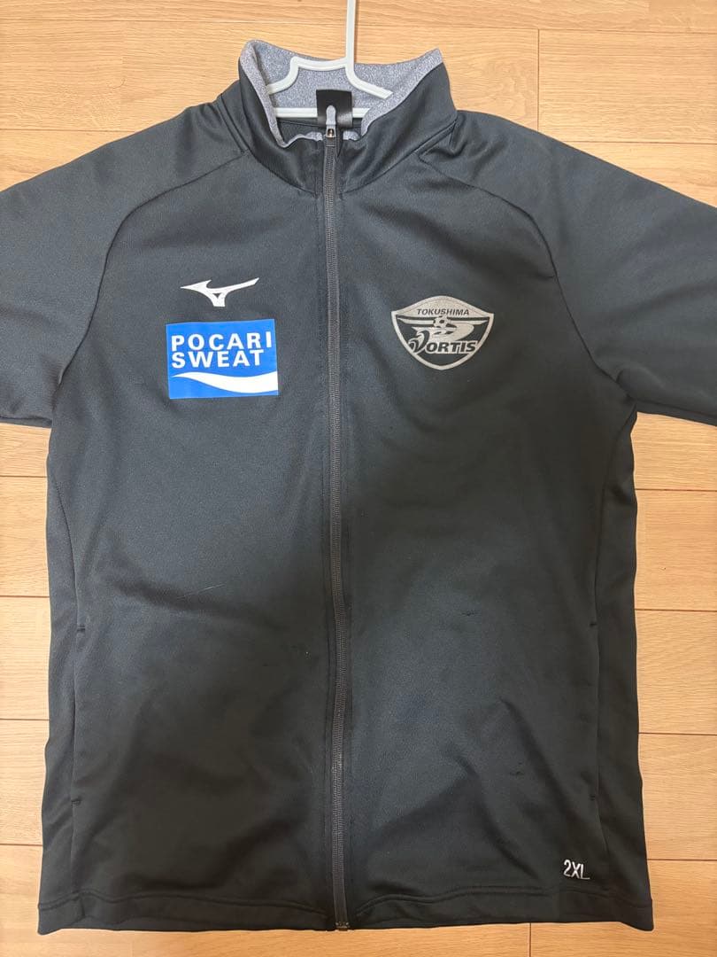 ミズノ 徳島ヴォルティス ジャージ上 ブラック フルジップ ポカリロゴ