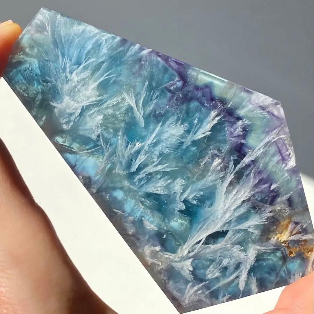 美しい エンジェル フェザー イン フローライト スラブ ブルー