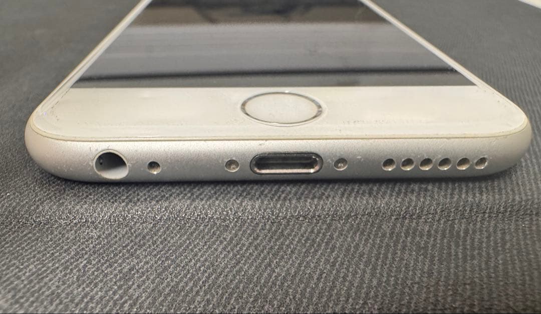 Apple iPhone 6s シルバー 64G本体79％ - メルカリ