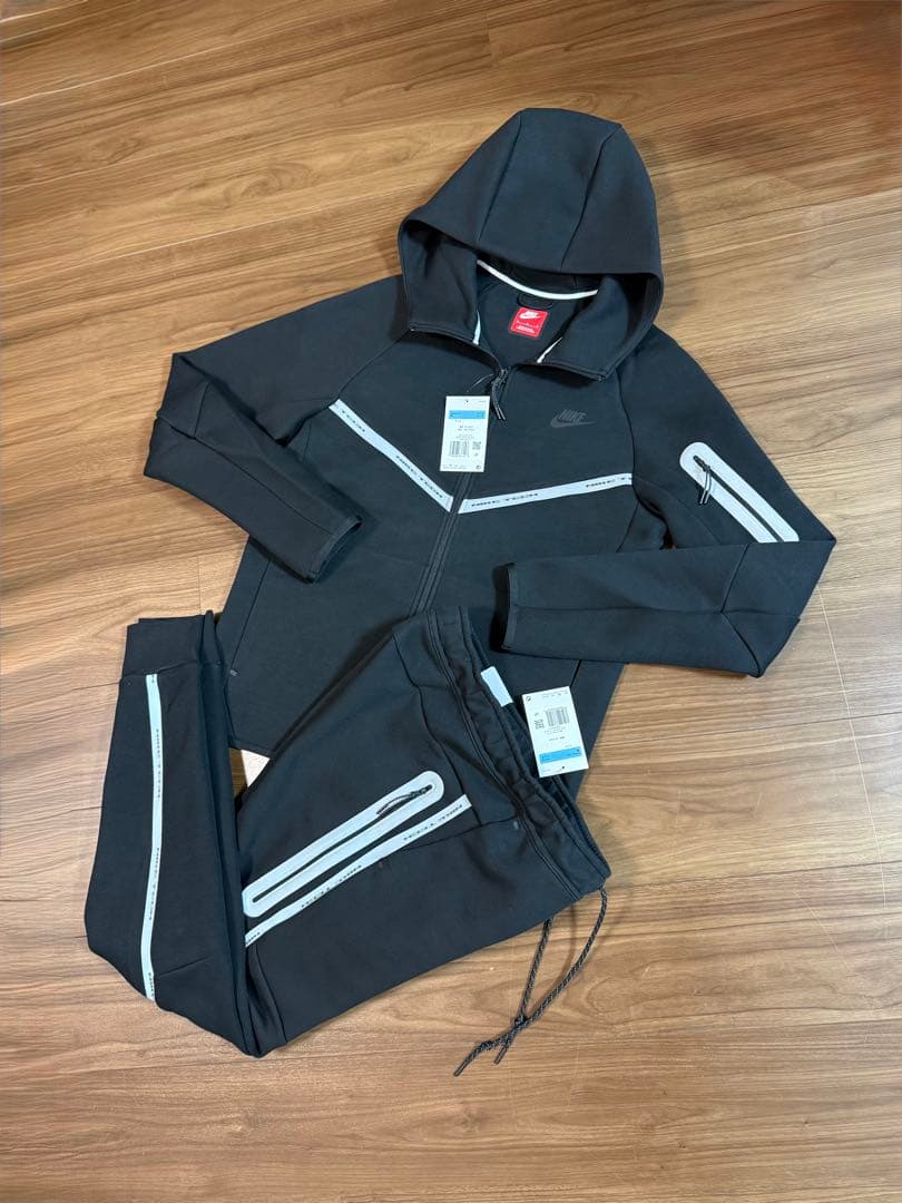 新品 メンズM ブラック 新作 テックフリース セットアップ NIKE 赤タグ