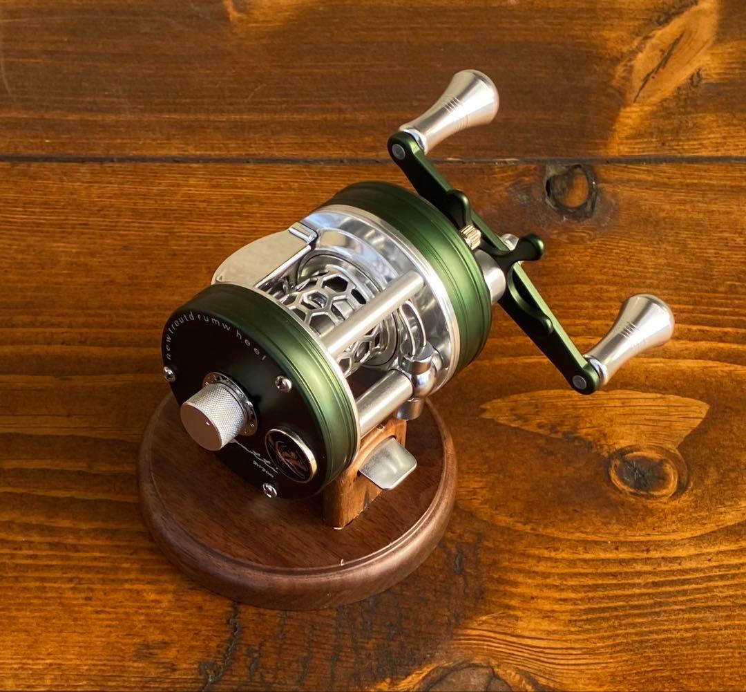 新品未使用 トラウト ベイトリール 丸型 リール グリーン×シルバー