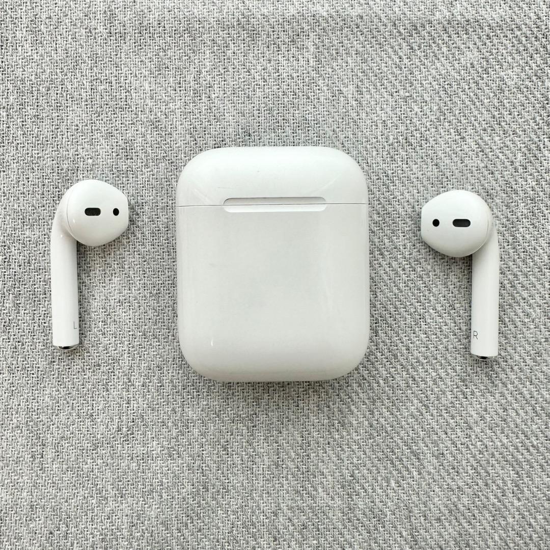 Apple AirPods 第2世代 MV7N2J/A 箱ケーブル付 動作確認済 - メルカリ