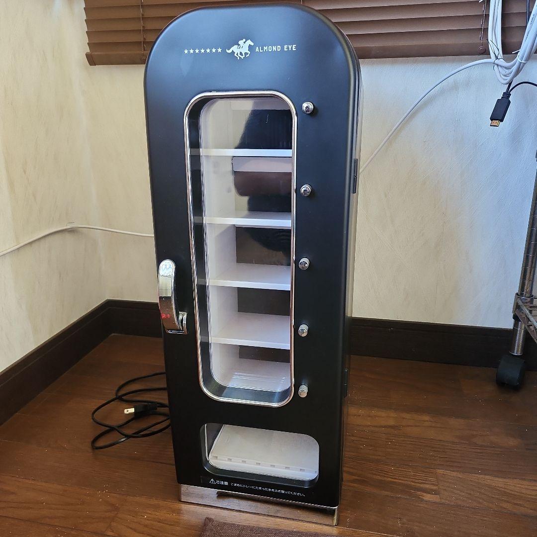 アーモンドアイG17勝記念 自動販売機型保冷庫