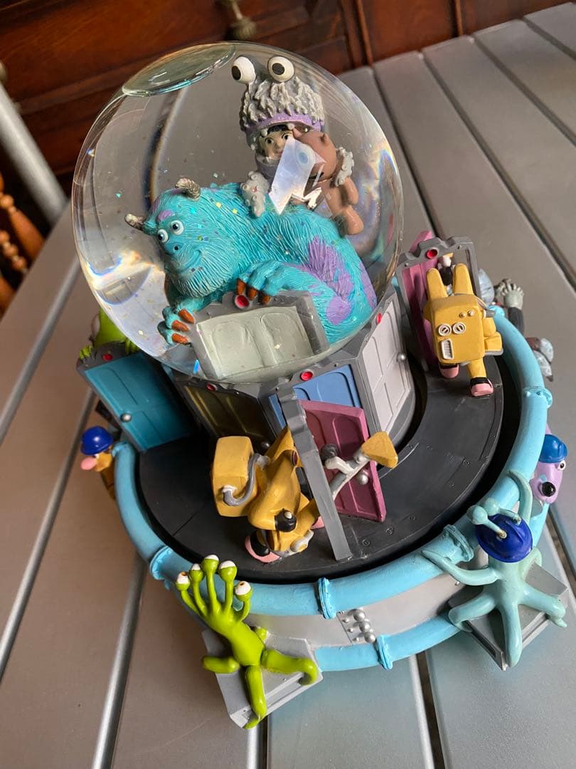 モンスターズ・インク スノードーム オルゴール フィギュア ディズニー