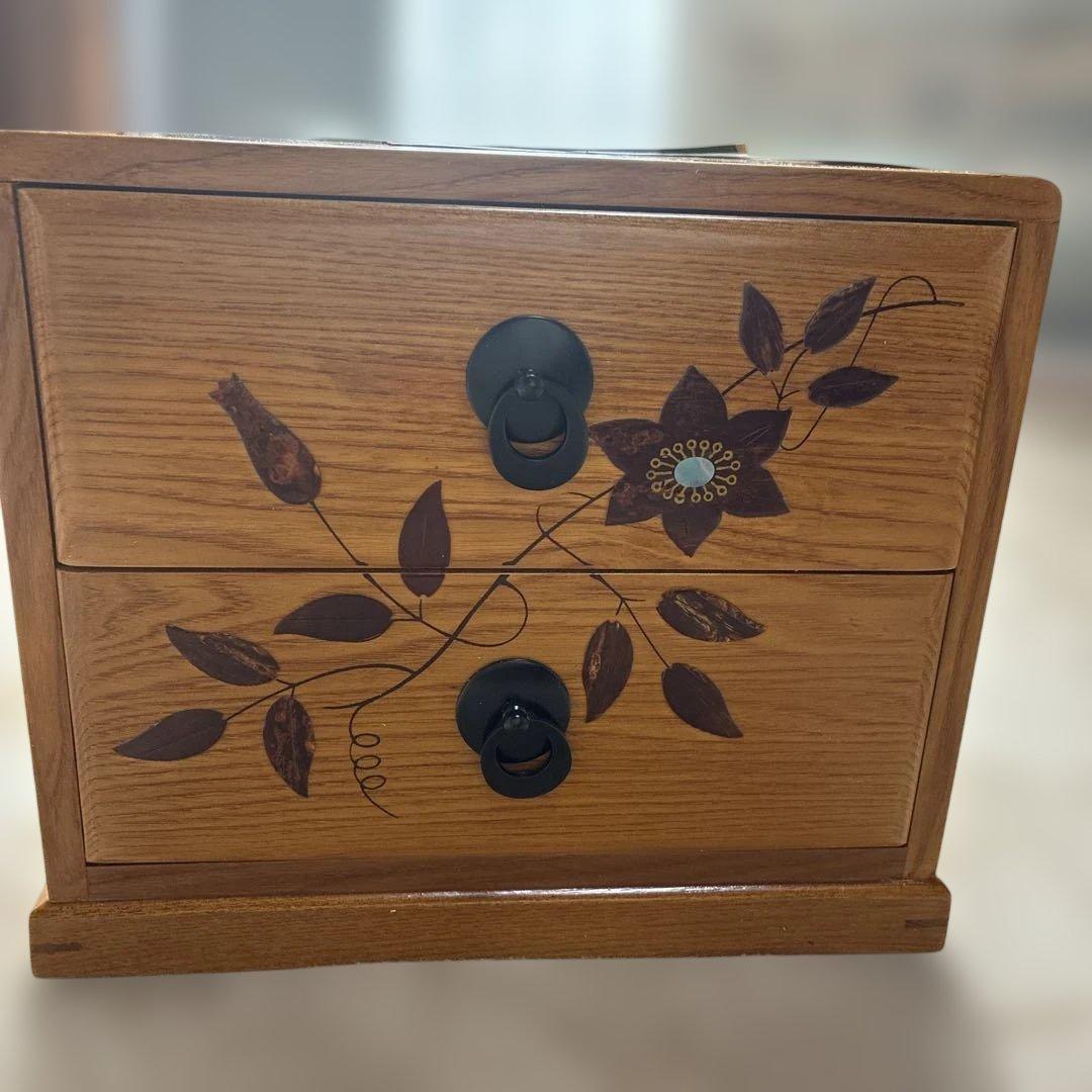 木製小物入れ 2段 花と葉の装飾 桜皮細工 - メルカリ