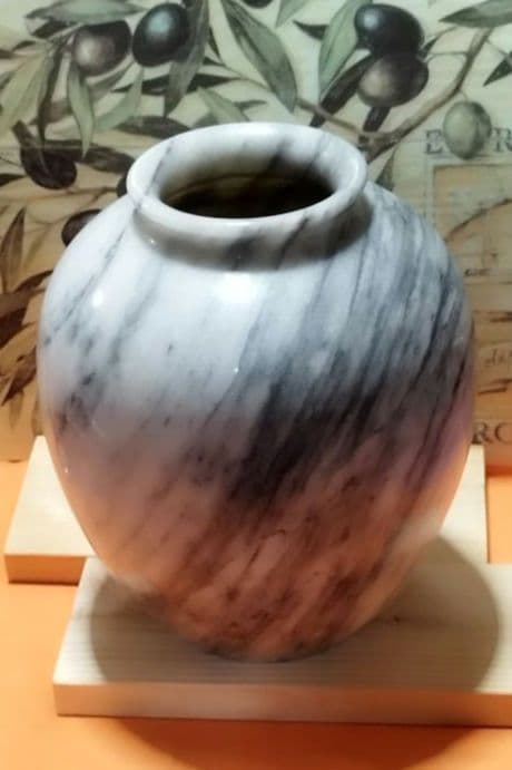 天然大理石の花瓶自然がおります 天然石の模様で 同じものがない