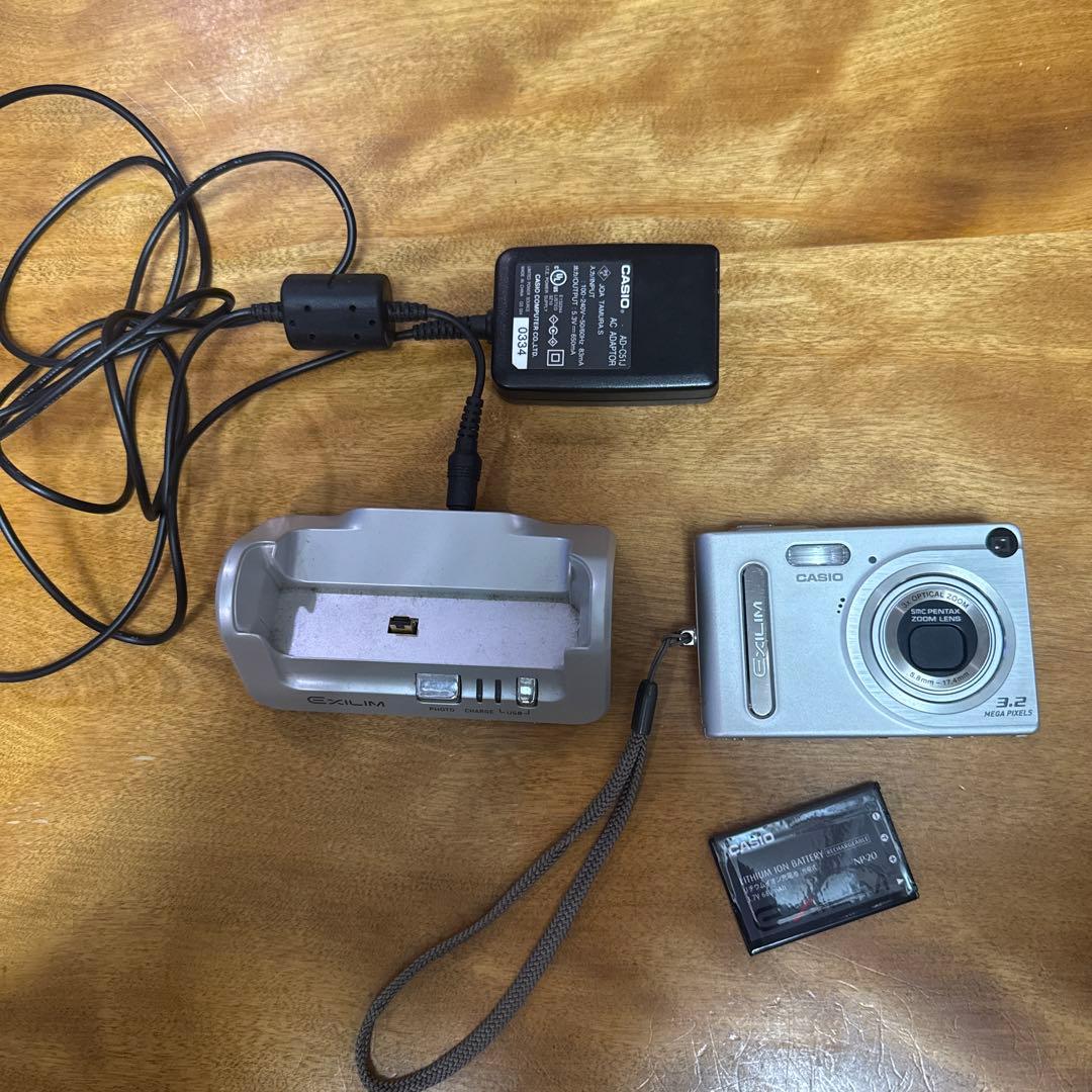 CASIO EXILIM 3.2MP デジタルカメラ - メルカリ
