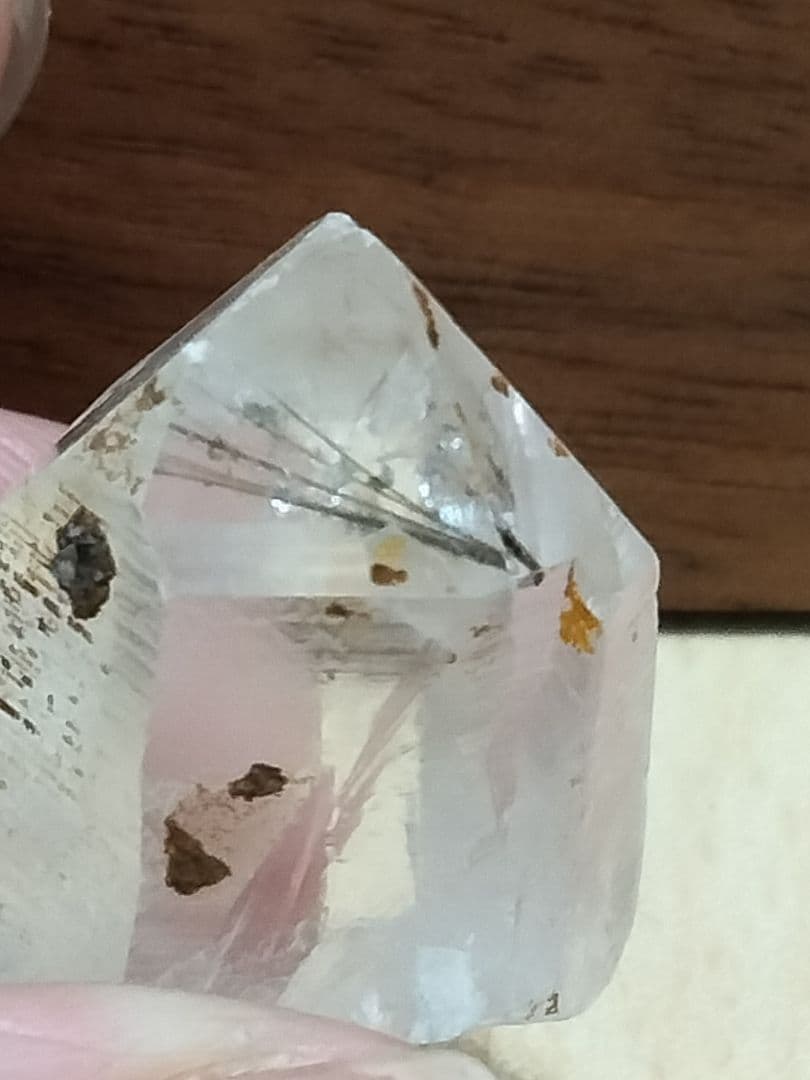 国産鉱物 山梨県 塩山竹森山 天然水晶 トルマリン入り水晶678