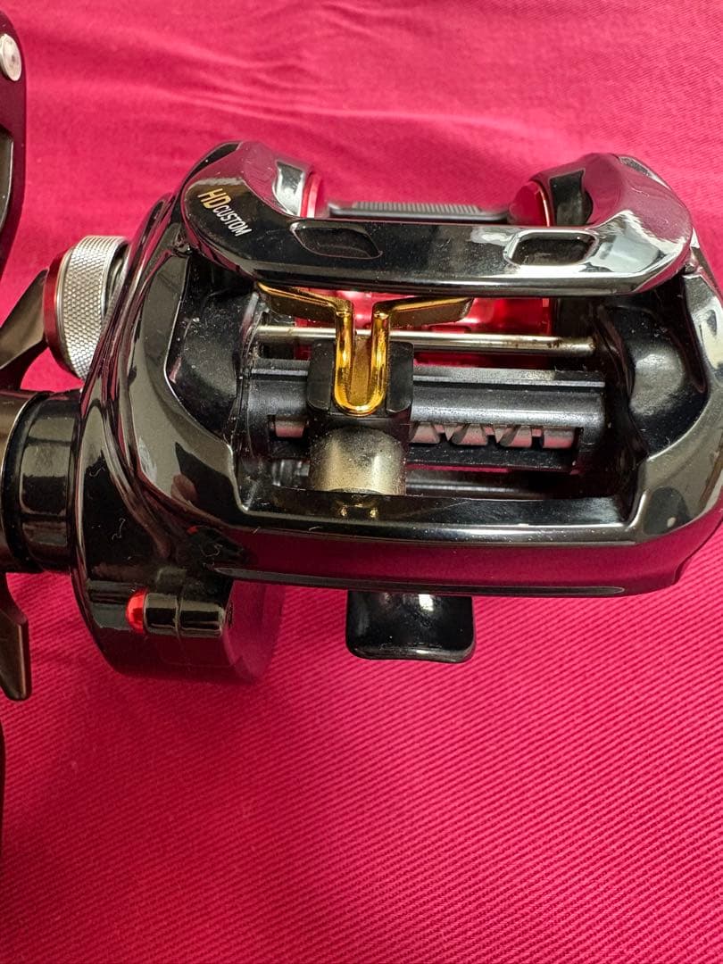 ダイワ タトゥーラ HDカスタム 7.3R 右ハンドル ベイトリール TWS