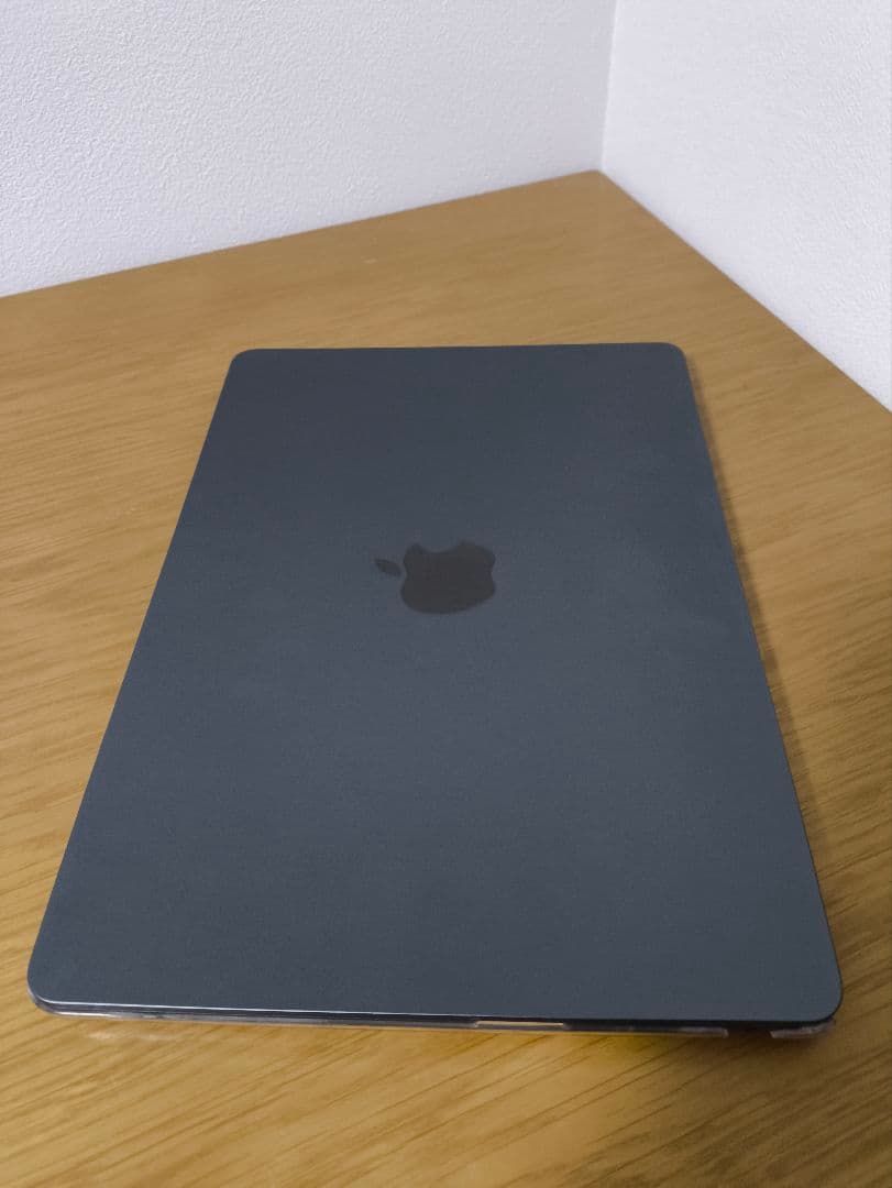 MacBookの永遠の悩み。シルバーか、スペースグレイか。並べて徹底比較