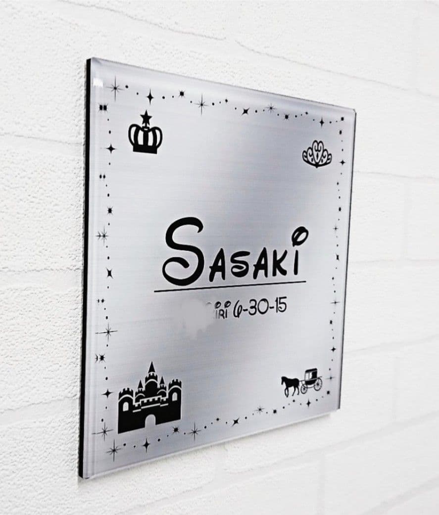 キラキラかわいいアクリル表札＊１㎜単位＊最先端ＵＶ印刷＋鏡面仕上げ＊穴開けOK 屋外対応】ステンレスシルバー調アクリル表札＊透明4辺45度斜め