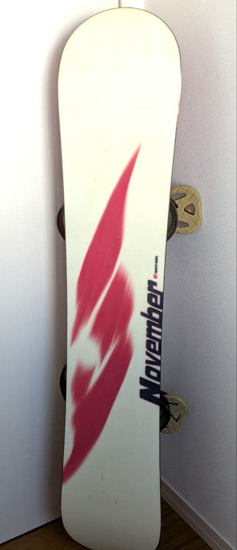 November スノーボード 赤 BURTONバインディング付き