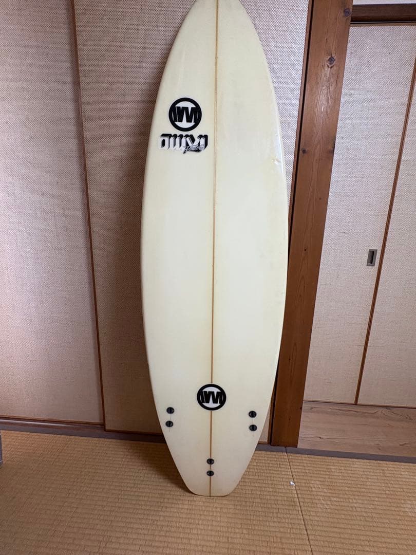 珍しい木梨さんのサーフボード5.11179センチぐらい幅47センチ厚み5.7