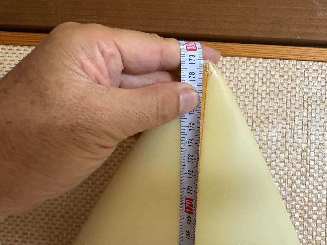 珍しい木梨さんのサーフボード5.11179センチぐらい幅47センチ厚み5.7