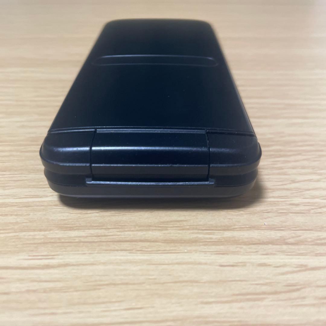 au】KYF39 「KYOCERA」ブラック - メルカリ