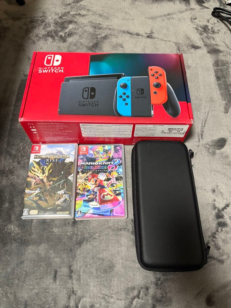 Nintendo Switch 本体 青/赤 + ソフト2本 + ケース - メルカリ