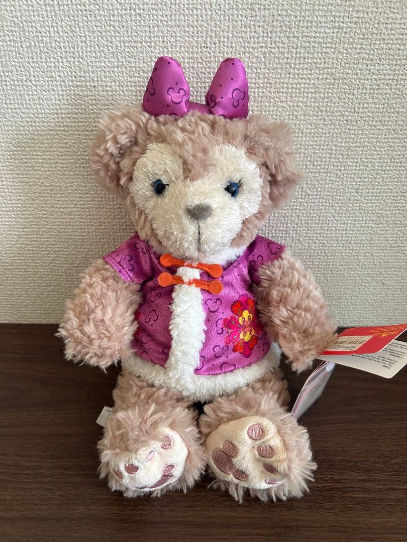 タグ付き】香港ディズニー限定 シェリーメイ ぬいぐるみ SS 旧正月