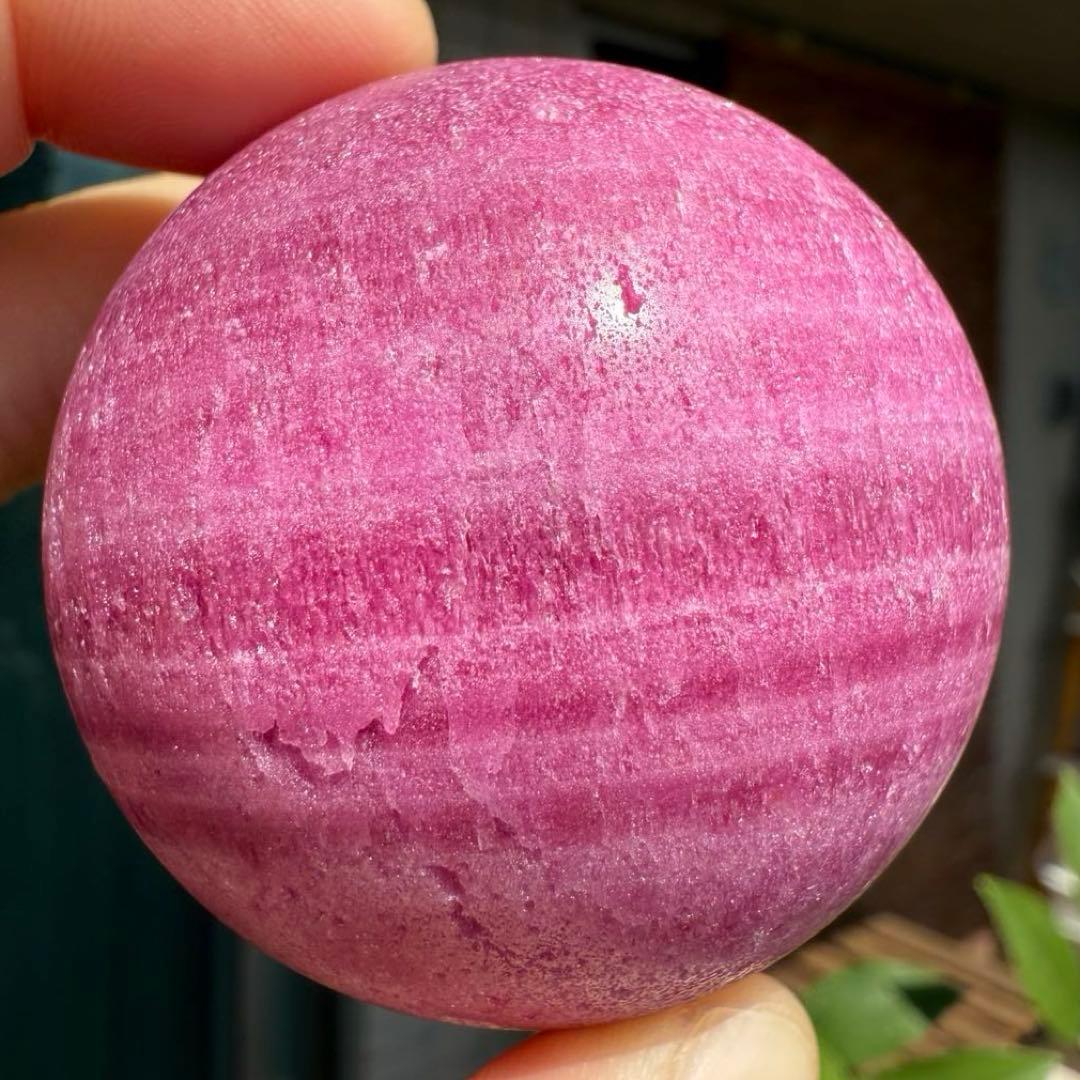 ルビー スフィア 台座付き 丸玉 51.3mm 自然石 原石① - メルカリ