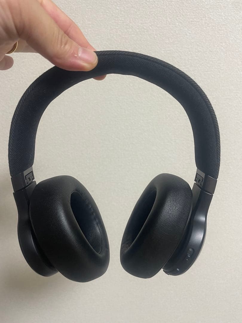 JBL Live 700nc ワイヤレスヘッドホン ブラック Amazon.com: JBL Live 770NC - Wireless Over-Ear Headphones with