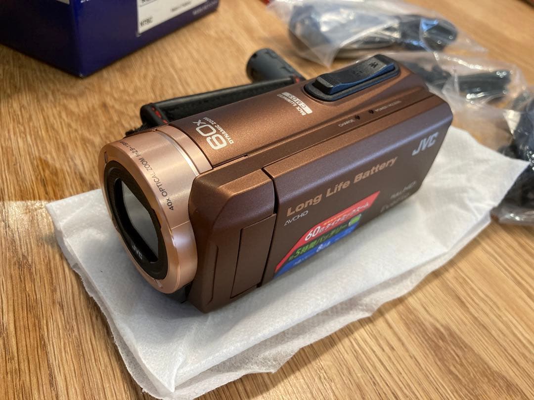 パナソニック HC-W585M ビデオカメラ ケース+予備バッテリー 3脚付