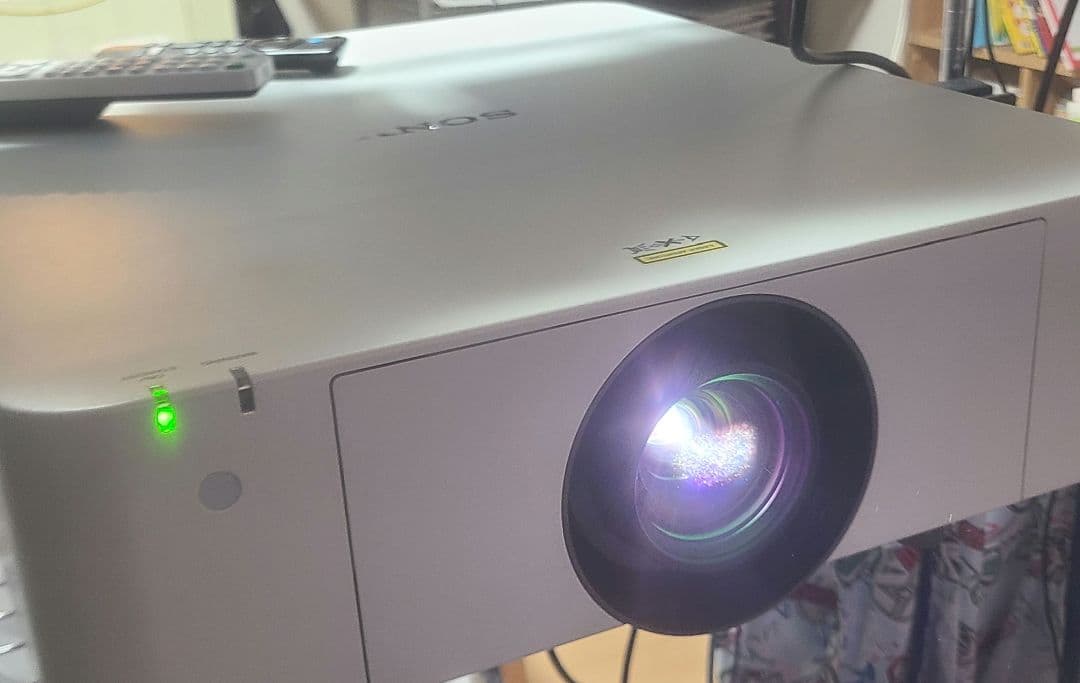 年末特価】美品 保証ありSONY レーザープロジェクター VPL-FHZ65