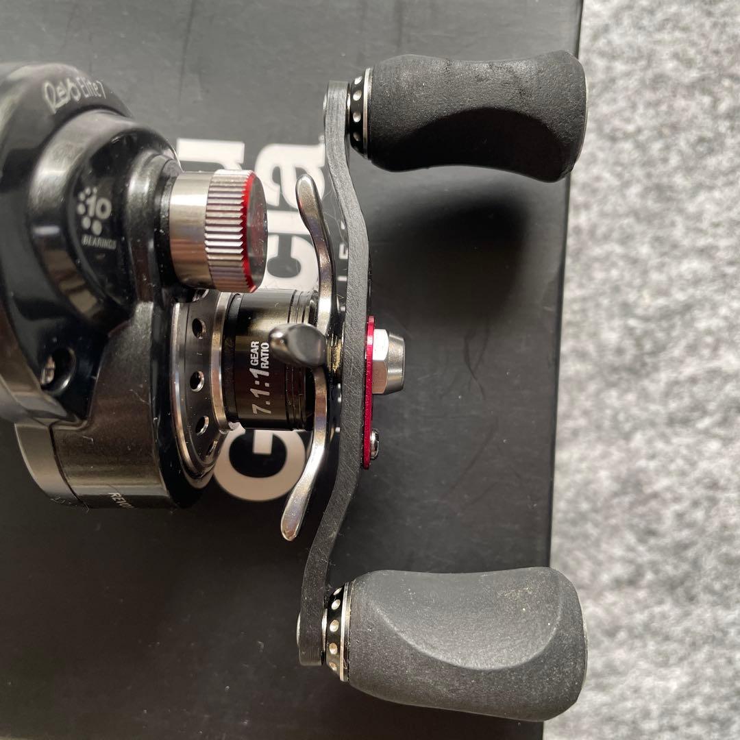 アブガルシアベイトリール/レボエリート7/ギア比7.1:1 《美品中古》